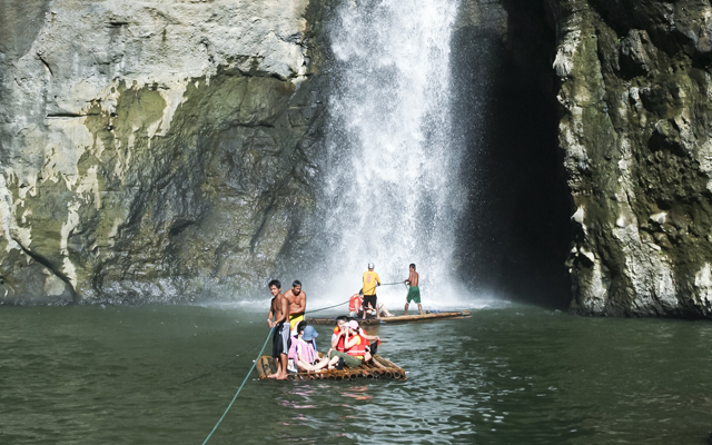 Pagsanjan Falls Canoe Adventure Day Tour from Manila
